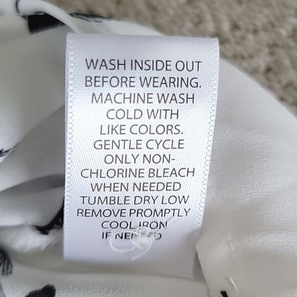 Candie's Black and White Floral Sheer Sleeveless Top- Size XS - Picture 12 of 12